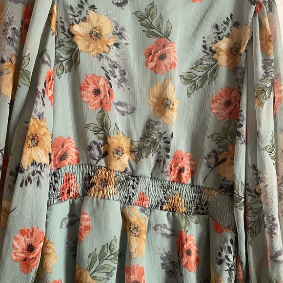 Philosophy Green Peplum Blouse with Ruffled Long Sleeves - Picture 3 of 7